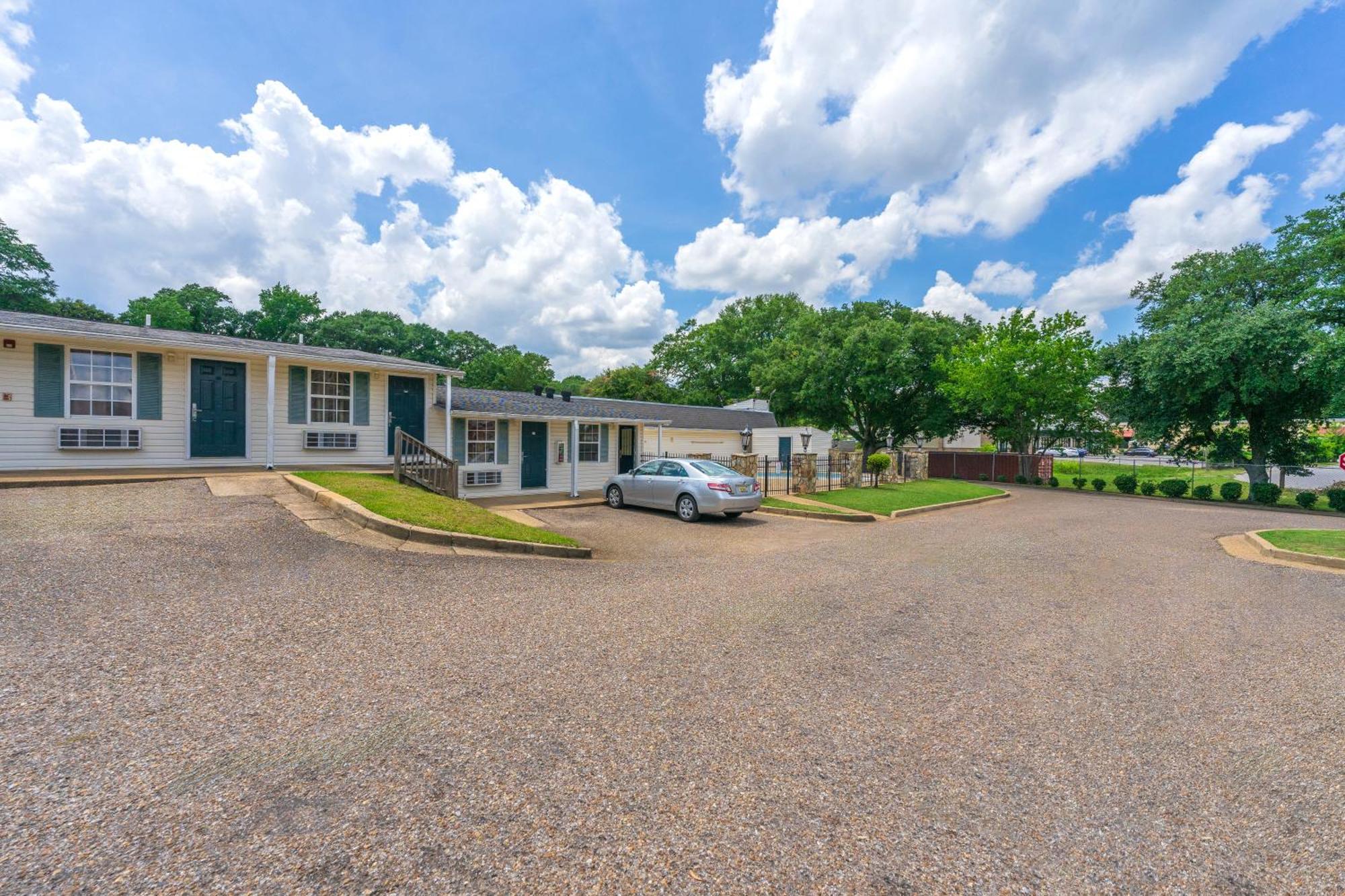Extended Stay Studios Montgomery Exterior photo